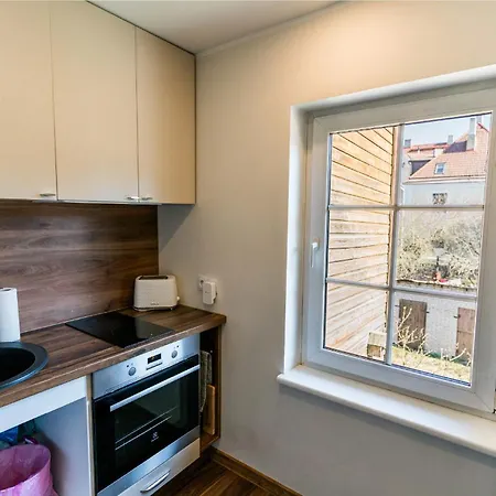 Cozy On Veerenni St, Garden Views.