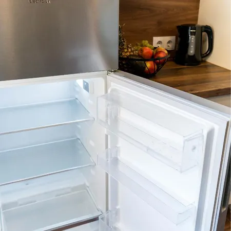 Cozy On Veerenni St, Garden Views. Lägenhet