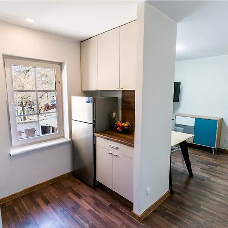 Lägenhet Cozy On Veerenni St, Garden Views.