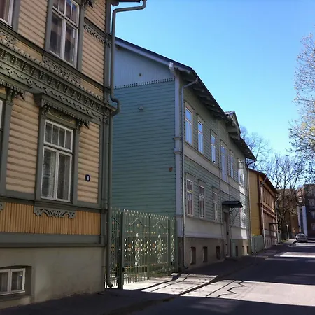 Cozy On Veerenni St, Garden Views. Lägenhet Tallinn