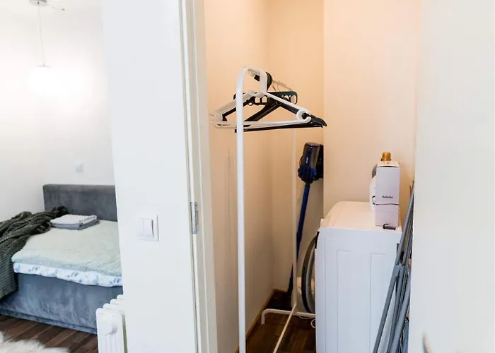 Апартаменты Cozy On Veerenni St, Garden Views. *