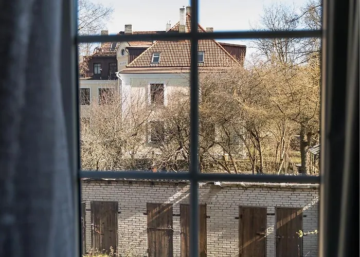 Апартаменты Cozy On Veerenni St, Garden Views.