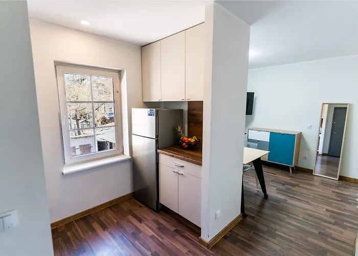 Апартаменты Cozy On Veerenni St, Garden Views.