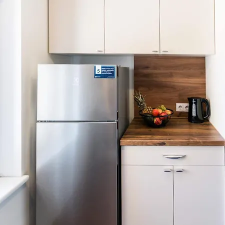 Апартаменти Cozy On Veerenni St, Garden Views. Таллінн